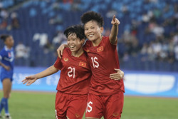 Tuyển nữ Việt Nam thắng đậm Bangladesh, "hot girl" Trần Thị Duyên trở lại xuất sắc