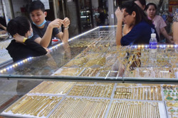 Giá vàng hôm nay 27-9: USD tiếp tục tăng tốc, vàng giảm mạnh