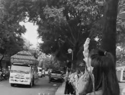 Nghẹn lòng trước xe tang chở nữ sinh lớp 9 qua trường tiễn biệt lần cuối!