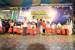 Tặng quà Trung thu cho hơn 1.000 thiếu nhi huyện Krông Ana