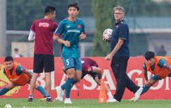 Mục tiêu của HLV Troussier khi triệu tập nhiều sao trẻ lên tuyển Việt Nam