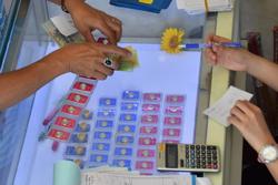 Giá vàng hôm nay 30-9: Vàng thế giới bị bán tháo