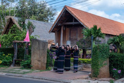 Gìn giữ buôn trong phố