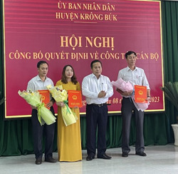 UBND huyện Krông Búk công bố quyết định về công tác cán bộ