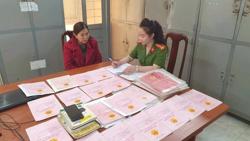 Thu giữ 75 sổ đỏ trong nhà người phụ nữ chuyên cho vay lãi nặng