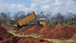 CLIP: Đất từ cao tốc Khánh Hòa - Buôn Ma Thuột được chở tới 1 dự án khác