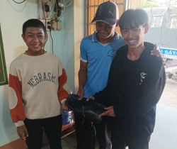 Huyện Lắk: 3 học sinh nhặt được của rơi trả lại người đánh mất