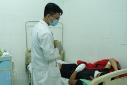 Nam thanh niên Đắk Nông dập bàn tay do chế pháo