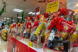 Dồi dào hàng Tết “made in Việt Nam”