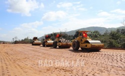 Nhộn nhịp trên đại công trường cao tốc ngày giáp Tết