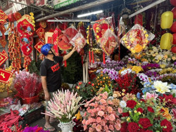 Sôi động thị trường đồ trang trí Tết