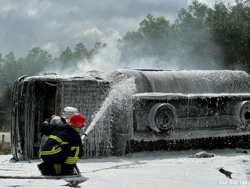 Kịp thời dập tắt vụ cháy xe bồn chở xăng ở đèo M’Drắk