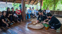 Để hương rượu cần lan xa…