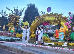 Linh vật rồng "quay đầu" ở Đắk Lắk nhận nhiều ý kiến trái chiều