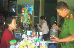 Huyện Lắk: Phát hiện 2 cơ sở kinh doanh vi phạm an toàn thực phẩm dịp Tết Nguyên đán Giáp Thìn