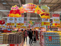 Hàng Tết dồi dào, chỉ lo sức mua