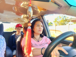 Khi phụ nữ lái taxi