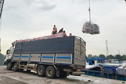 Quy định mới về xếp, chở hàng hóa vận chuyển đường bộ