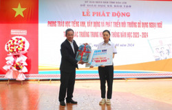 Phát động phong trào học tiếng Anh trong các trường THPT