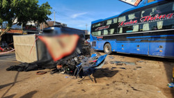 Một vụ tai nạn giao thông xảy ra trên đường Hồ Chí Minh khiến tài xế xe tải tử vong thương tâm trong cabin.