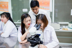 Siết đào tạo từ xa