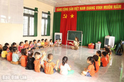 Điểm trường xuống cấp, cô trò phải mượn chỗ học nhờ!