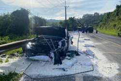 Đắk Nông: 2 ô tô va chạm, 1 xe tải chở gạo bị lật nghiêng