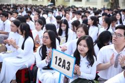 Đề xuất miễn học phí cho con nhà giáo: Chỉ nên ưu tiên cho người khó!