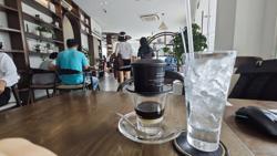 Giá nguyên liệu 5.000 USD/tấn, ly cà phê giá bao nhiêu?