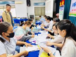 Nên trả trợ cấp cho nguời về hưu nhưng chưa hưởng bảo hiểm thất nghiệp