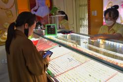 Giá vàng hôm nay, 12-10: Tăng dữ dội