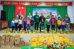 Quỹ Bảo trợ trẻ em tỉnh: Tặng xe đạp, quà, học bổng cho trẻ em có hoàn cảnh khó khăn