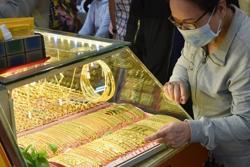 Giá vàng hôm nay, 17-10: Tiếp tục nổi sóng