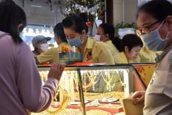 Giá vàng hôm nay, 19-10: Tăng dữ dội, lập kỷ lục mới