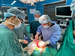 Cô gái trẻ sụt cân bất thường vì lý do không ngờ