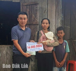 Hỗ trợ hơn 30 triệu đồng mai táng nạn nhân bị tử vong do lật thuyền trên hồ Thác Vàng