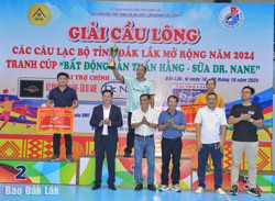 Cầu lông "hút" nhà tài trợ