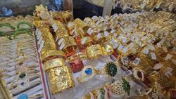Sáng 25-10, giá vàng miếng SJC và vàng nhẫn 99,99 vẫn cao chót vót