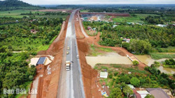 Việc phố, việc làng: “Đất vàng” cũng hiến (Kỳ 1)