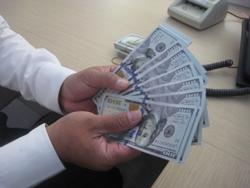 Ngân hàng Nhà nước bán USD, tỉ giá VNĐ/USD hạ nhiệt