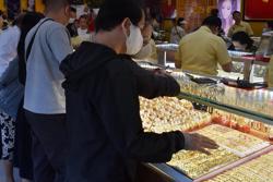 Giá vàng hôm nay, 30-10: Lao lên kỷ lục mới