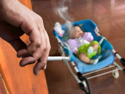 Khói thuốc lá thụ động: Mối nguy lớn với sức khỏe trẻ em