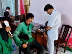 Nên cấp thẻ BHYT miễn phí cho người trên 60 tuổi