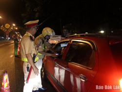 Cảnh sát giao thông Đắk Lắk xử lý hơn 13.600 trường hợp vi phạm nồng độ cồn