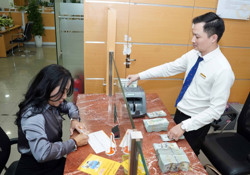 Thận trọng khi bỏ room tín dụng