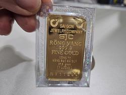 Đồng loạt lao dốc, giá vàng miếng SJC, vàng nhẫn rớt xuống sát 80 triệu đồng/lượng