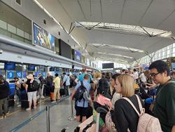 Hàng không "đua" nhau thuê thêm máy bay, tăng cường bay đêm, giá vé có hạ?