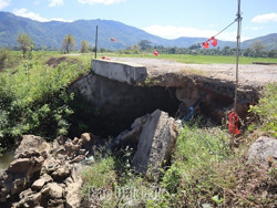 Cần sớm khắc phục vị trí sạt lở trên đường giao thông nội đồng buôn Thái