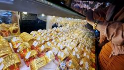 Giá vàng nhẫn tăng vọt, vàng miếng SJC ổn định