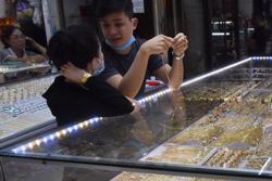 Giá vàng hôm nay, 16-11: Sụt giảm, USD tăng giá